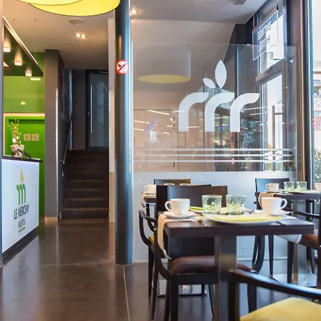 Le Merceny 3* باستونيا