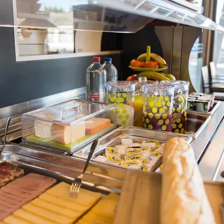 Le Merceny باستونيا