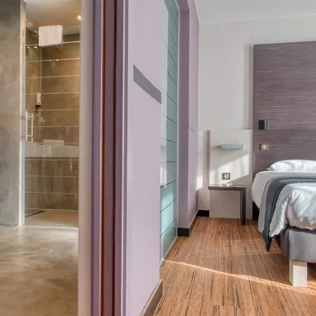 Le Merceny موتيل