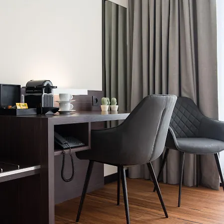 Le Merceny 3* باستونيا