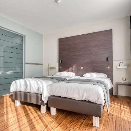 Le Merceny باستونيا