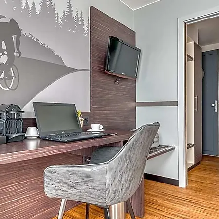 Le Merceny Motel