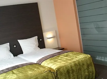 Le Merceny Motel