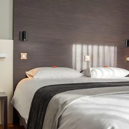 Le Merceny باستونيا